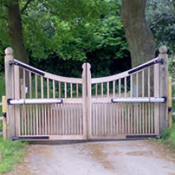 Straight Line Fencing Gates